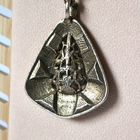 Vintage Celtic Style Necklace Pendant Signed Miracle of Britain Faux Amber - Picture 6 of 6